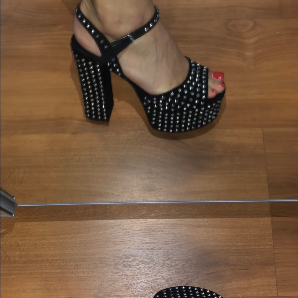 Heels - Picture 4 of 5